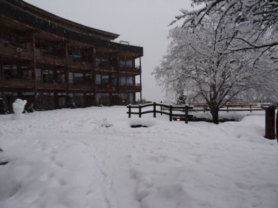Garten im Winter Holzhotel Forsthofalm