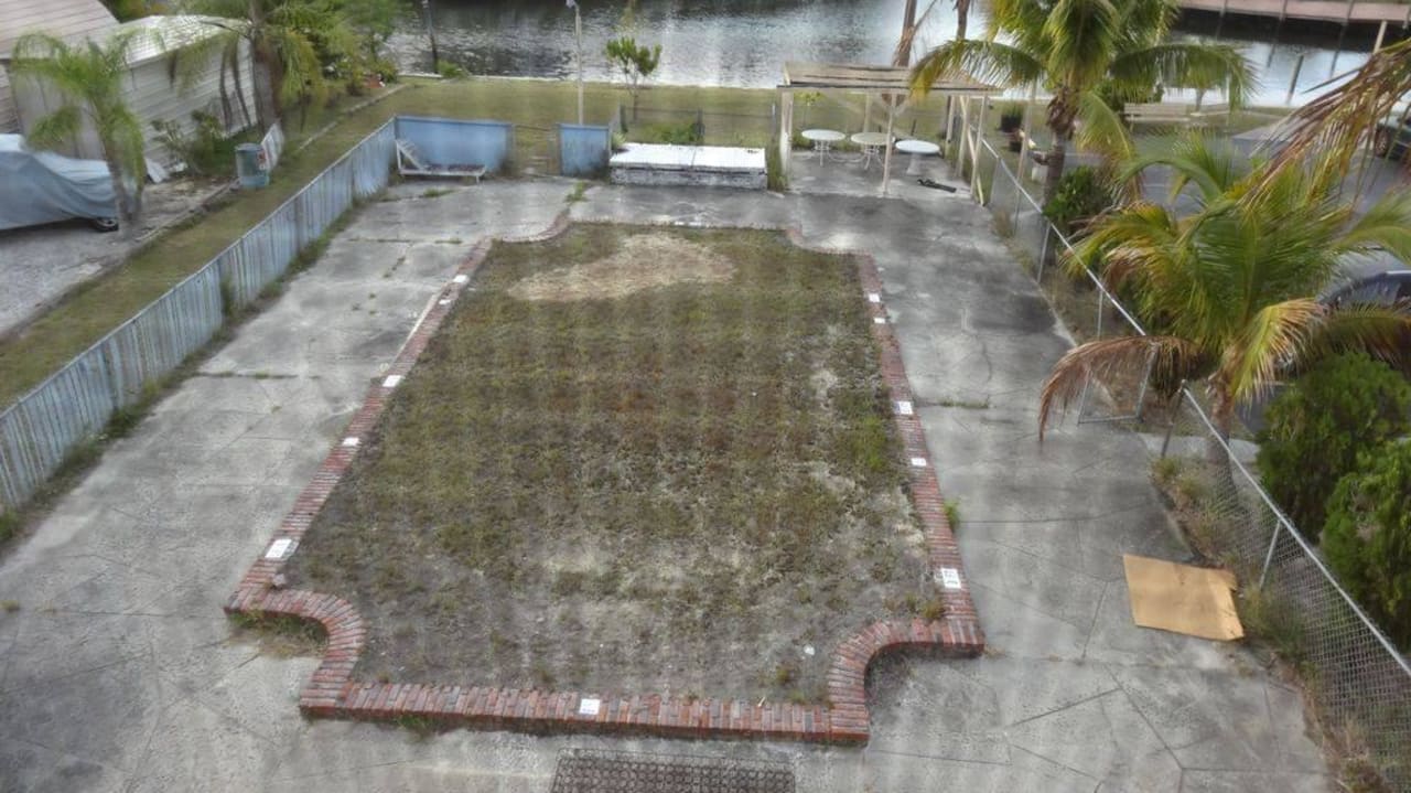 Dies war mal ein schöner Garten Hotel Tahitian Inn Fort Myers