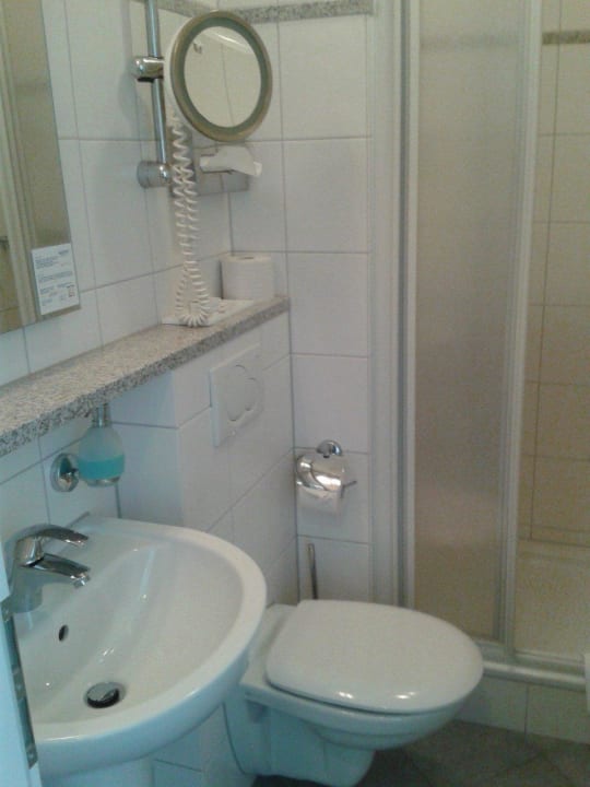 Zimmer - Bad/WC Hotel Körner Hof