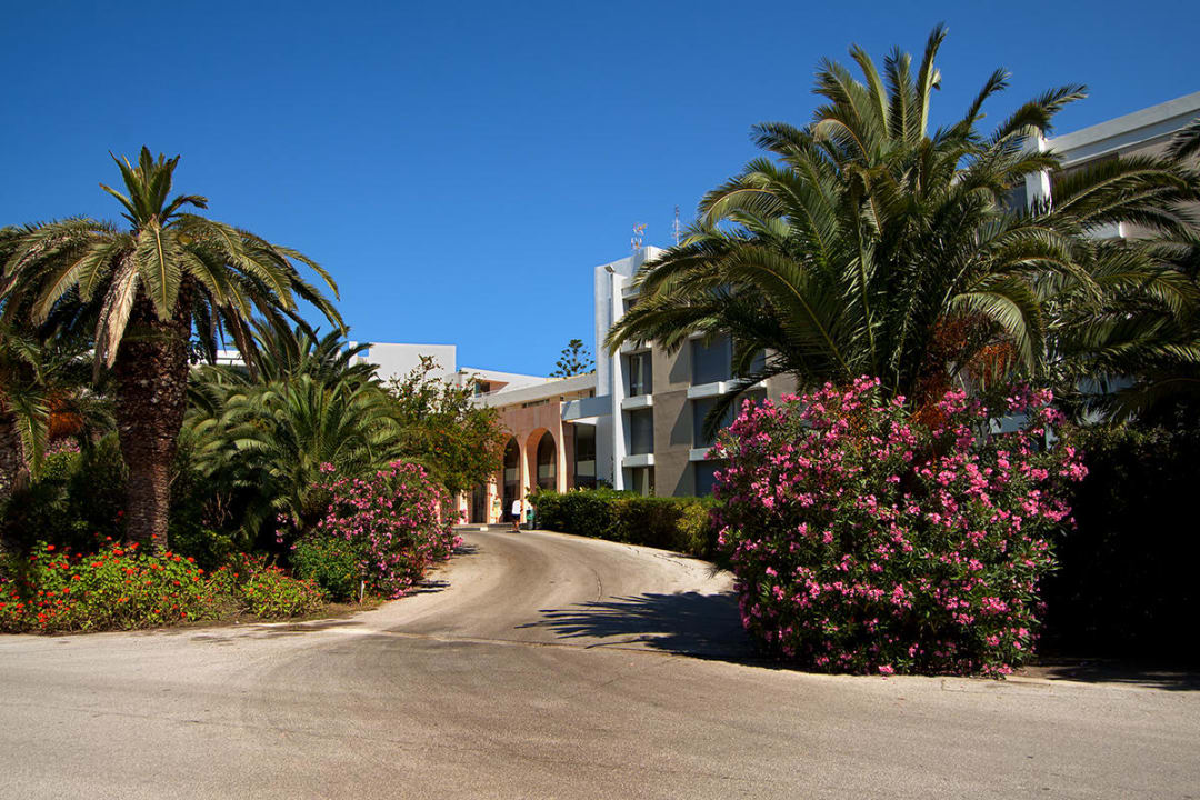 Eingang Caravia Beach Hotel