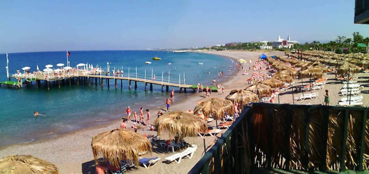 Weitläufiger Strand Justiniano Park Conti