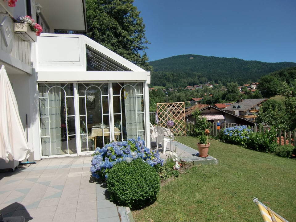 Blick in den Garten Gästehaus Pension Stern