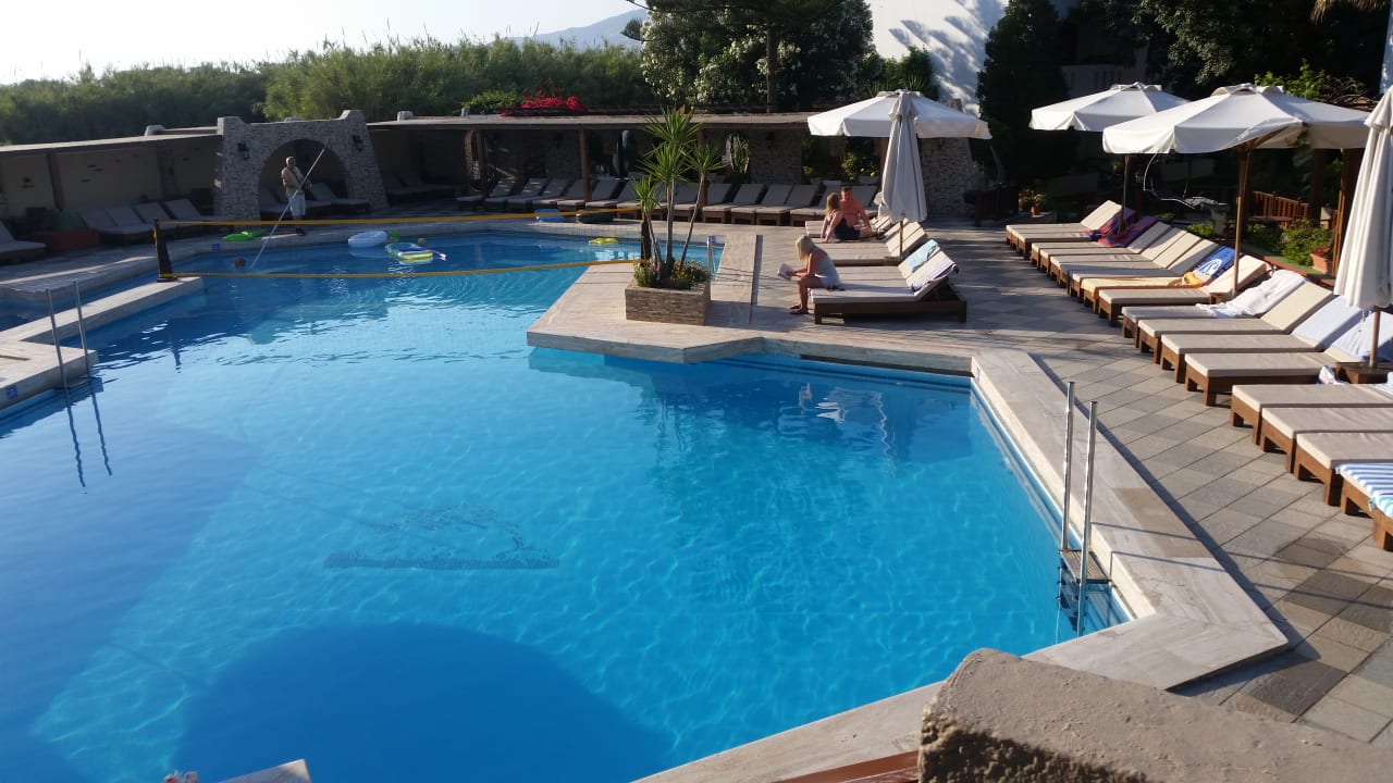 Pool Gaia Garden Hotel