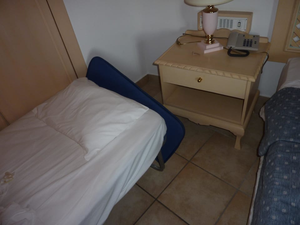 Lit cassé à l'arrivée Mitsis Rodos Village