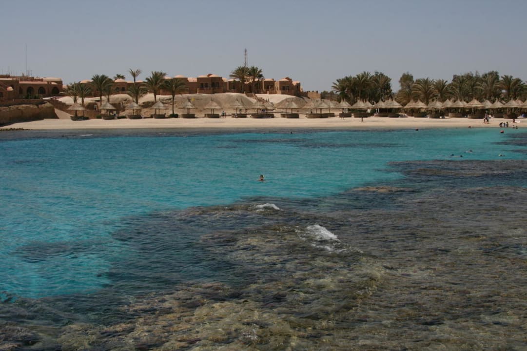 Blick vom Steg Richtung Strand Mövenpick Resort El Quseir