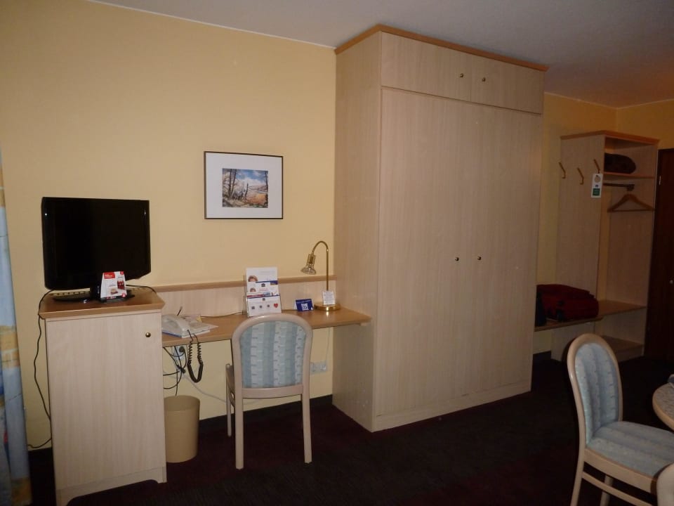 Schreibtisch, Fernseher Hotel Lüneburger Heide