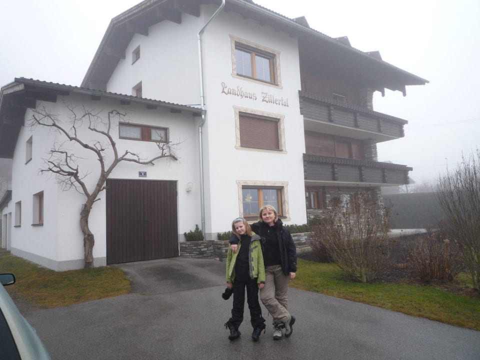 Od frontu Hotel Landhaus Zillertal