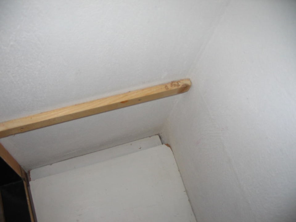 Kaputter Kleiderschrank Acharavi Beach Hotel