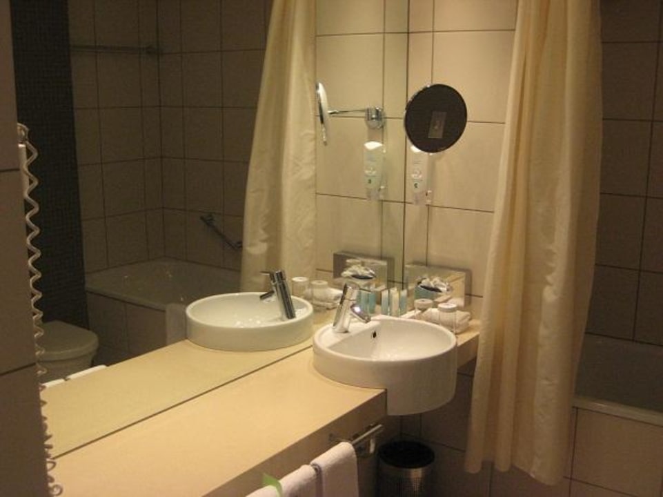 Badezimmer mit Wanne Hilton Reykjavik Nordica