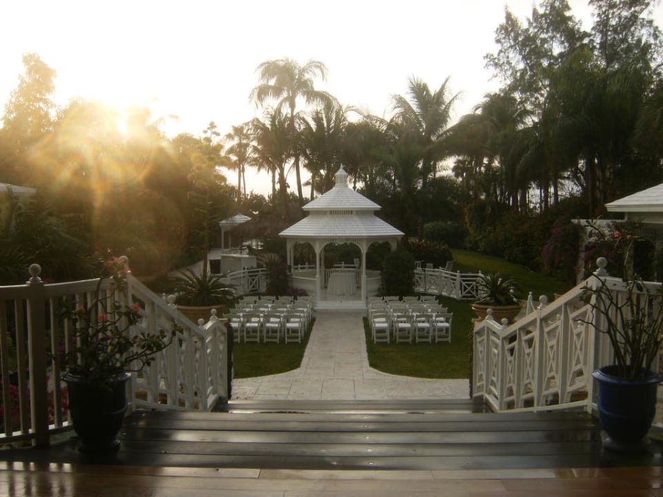 Hochzeitskapelle im Garten The Palms Hotel & Spa