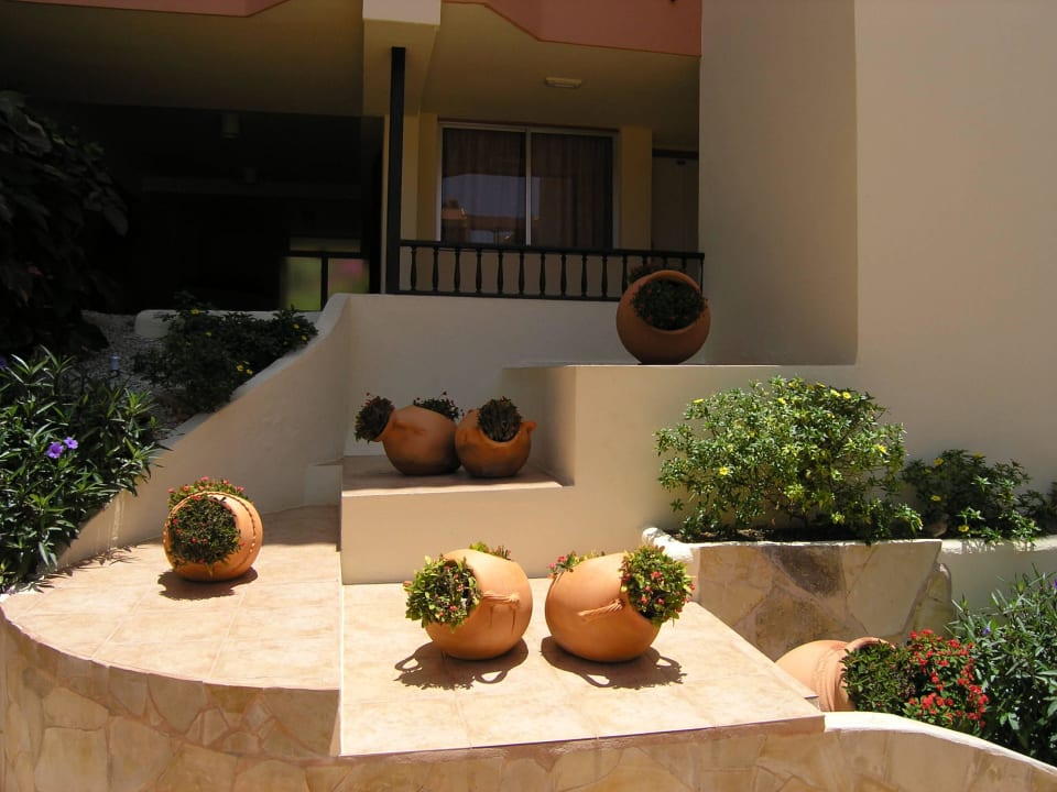 Przejście z lobby do basenu HOVIMA Jardin Caleta