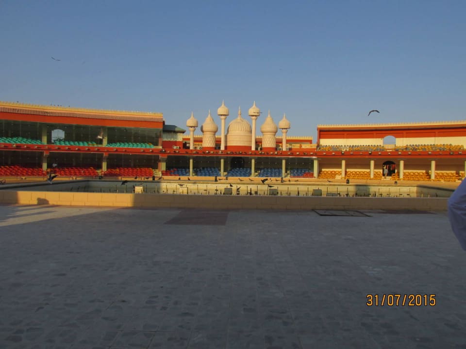 Арена ,где проходит представление 1000 и 1 ночь.  Pickalbatros Alf Leila Wa Leila Resort - Neverland Hurghada