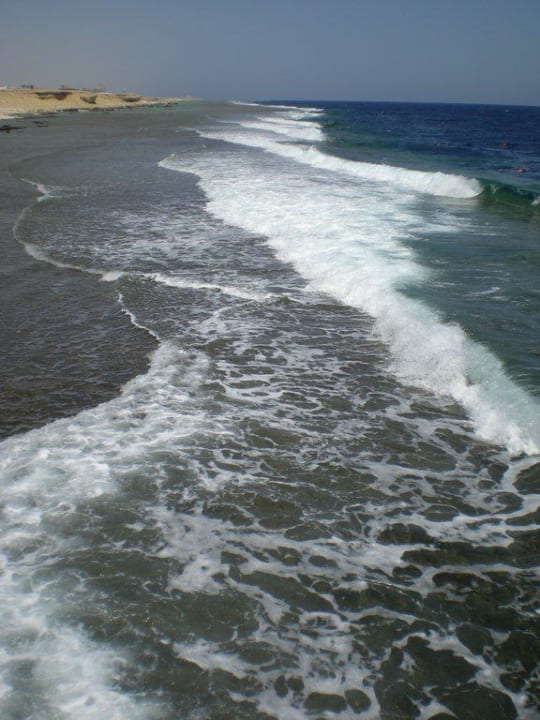 Auf dem Steg über dem Riff Sentido Akassia Beach
