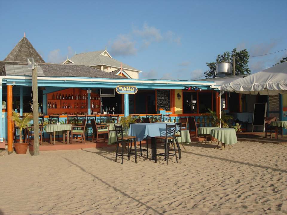 Beachbar mit Sunset Bay Gardens Beach Resort
