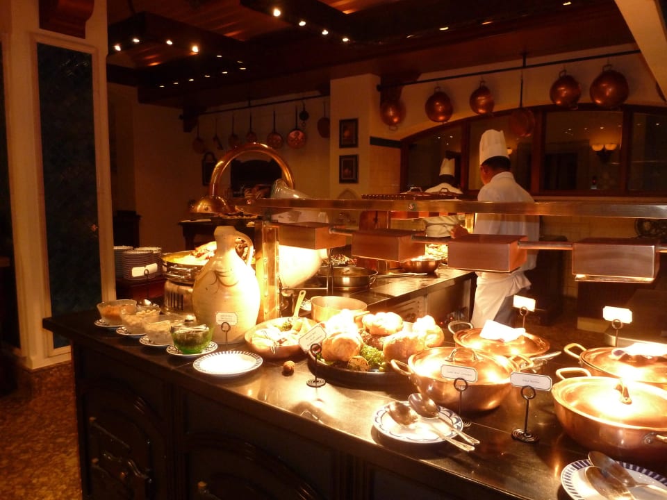 Buffet Arabian Court at One&Only Royal Mirage