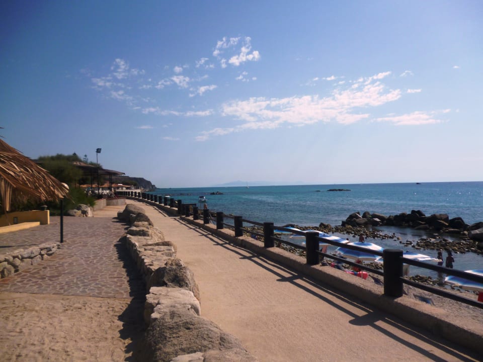 Strandpromenade Villaggio Torre Ruffa Robinson
