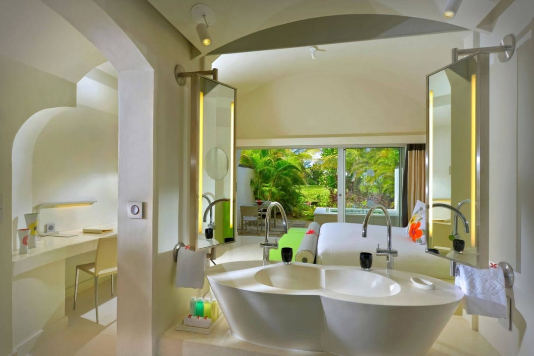 Lushury Room Bathroom SO/ Mauritius Hotel