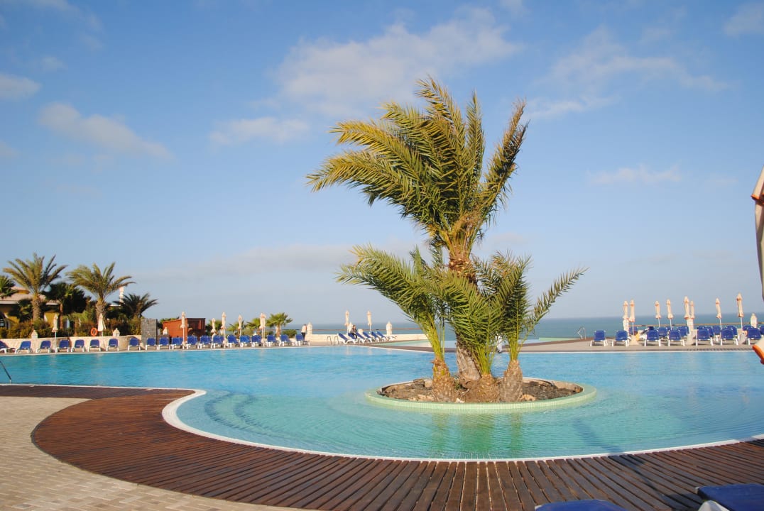 Schöne Poollandschaft VOI Praia De Chaves Resort