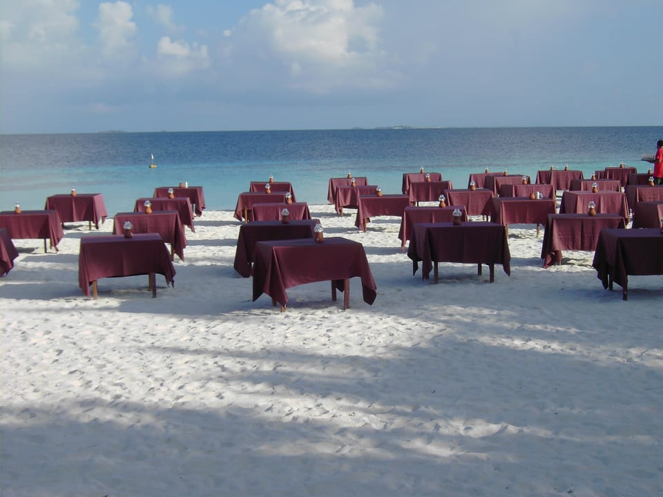 Abendessen am Strand Angaga Island Resort