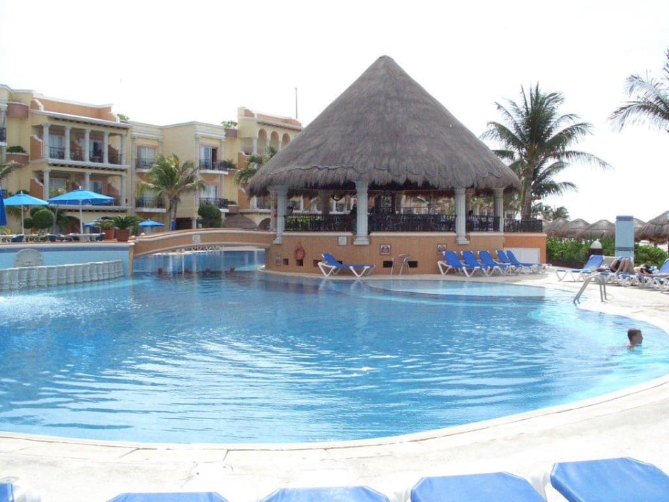 Swimmingpool mit Poolbar Wyndham ALLTRA Playa del Carmen