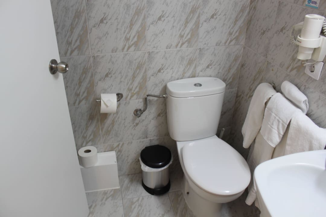 Bad sehr klein  Caprice Janeiro Hotel & Spa