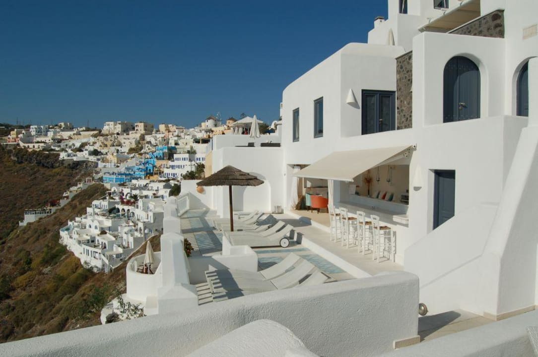 Poolbar mit Liegestühlen Hotel Homeric Poems
