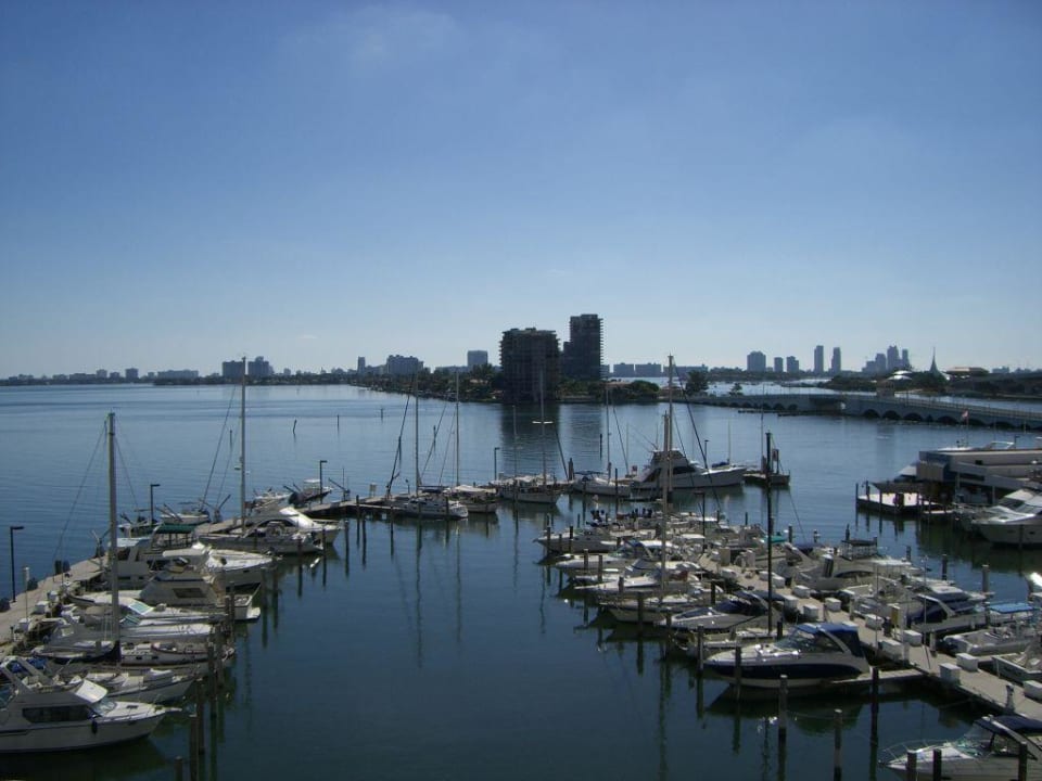 Ausblick vom Balkon meines Zimmers DoubleTree by Hilton Grand Hotel Biscayne Bay