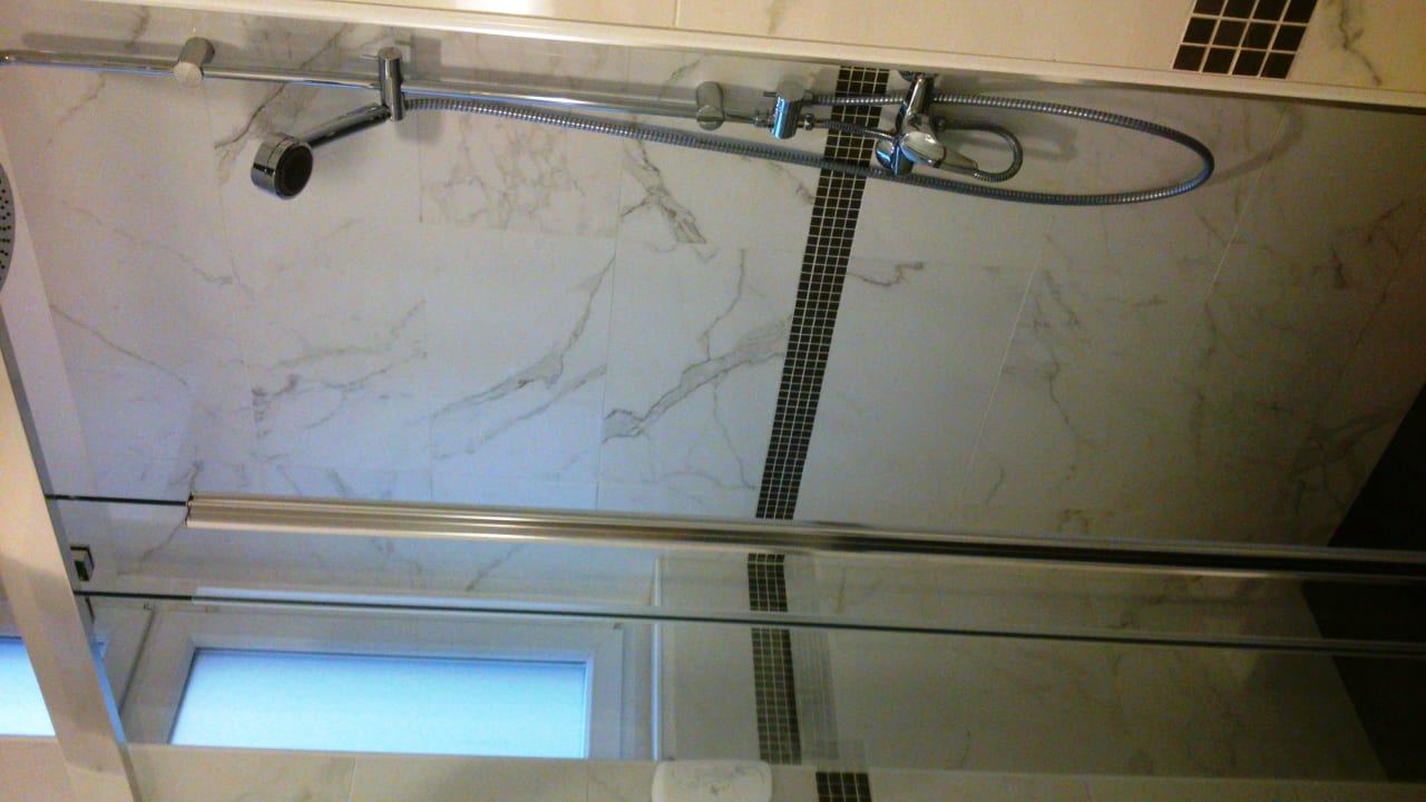 Łazienka Hotel Astoria Vienna, Curio Collection by Hilton