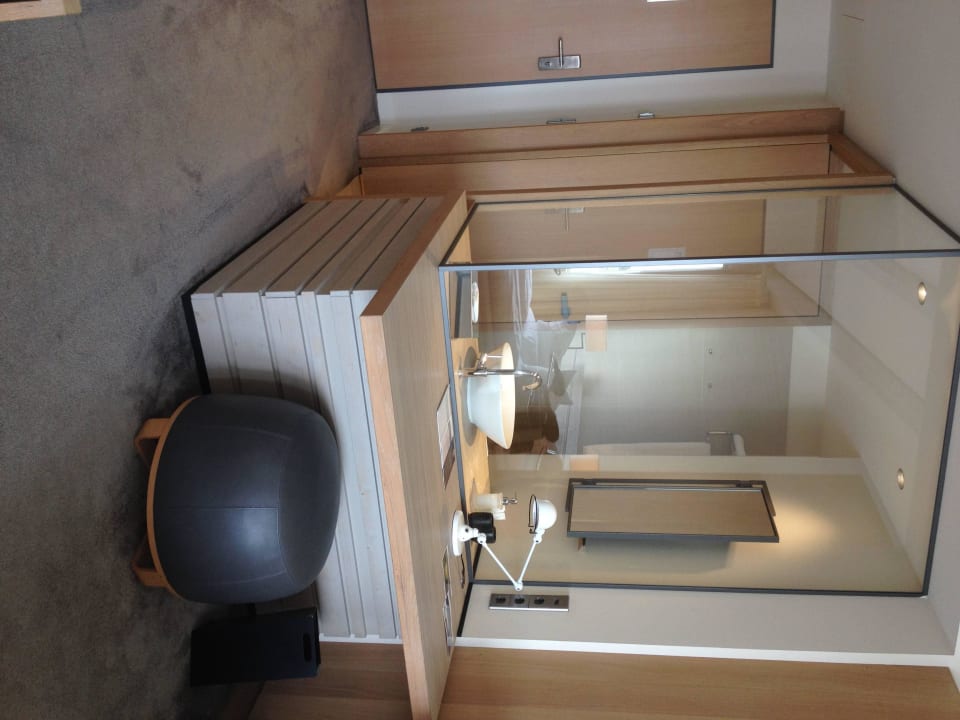 Bad mit Dusche (um die Ecke) Hotel Zollenspieker Fährhaus