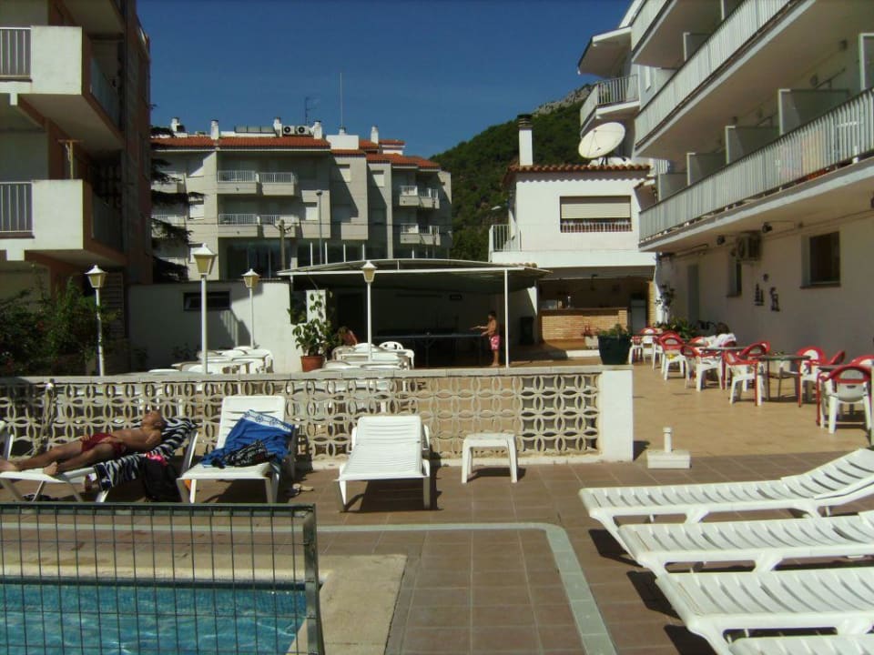 Pool und Außenbereich Hotel Nereida