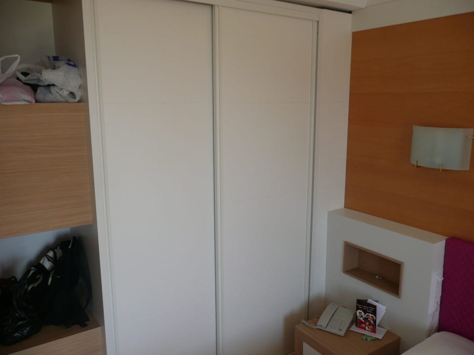 Der Schrank, ein wenig zu klein Hotel & Spa S'Entrador Playa