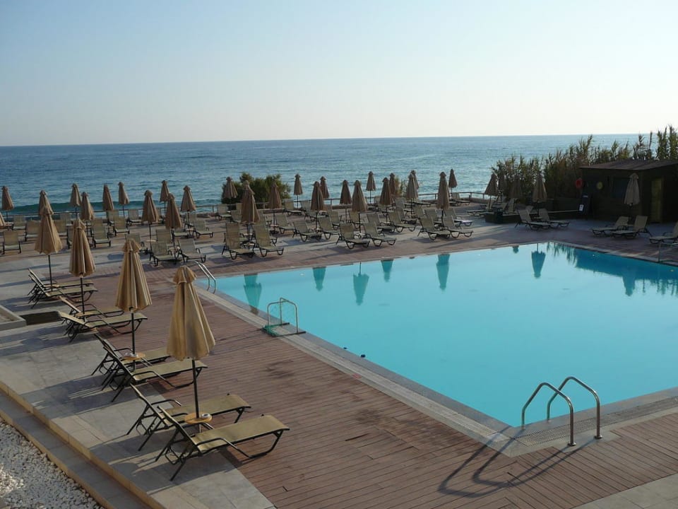 1 von 2 Meerwasserpools I Resort Beach Hotel & Spa