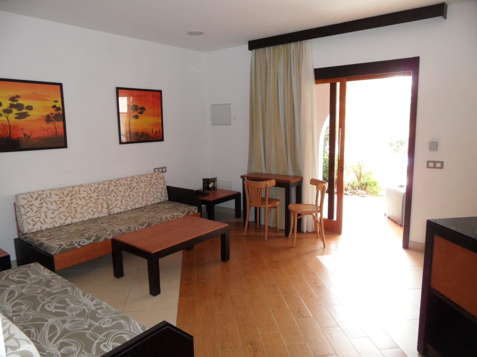 Wohnraum Bungalow 158 HL Miraflor Suites Hotel