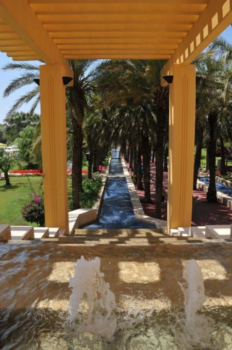 Blick auf die Palmenalle  in Richtung Strand Monachus Family Resort Sorgun