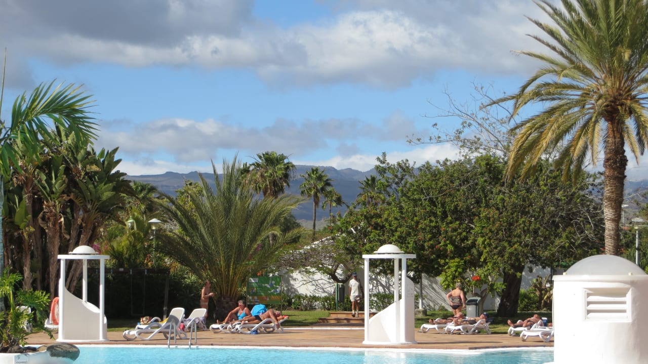 Im Hintergrund die Berge Bungalows Cordial Sandy Golf