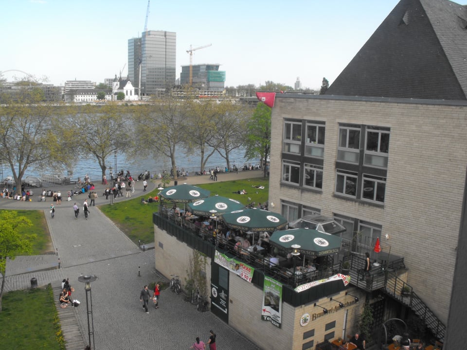 Ausblick auf den Rhein Hotel Kunibert der Fiese