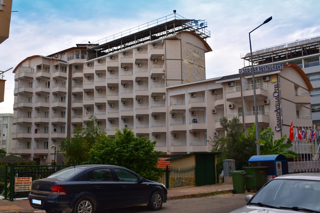 Außenansicht Grand Atilla Hotel