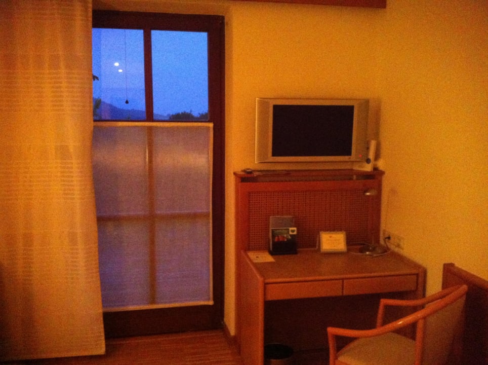 Schreibtisch und TV RETTER Bio-Natur-Resort