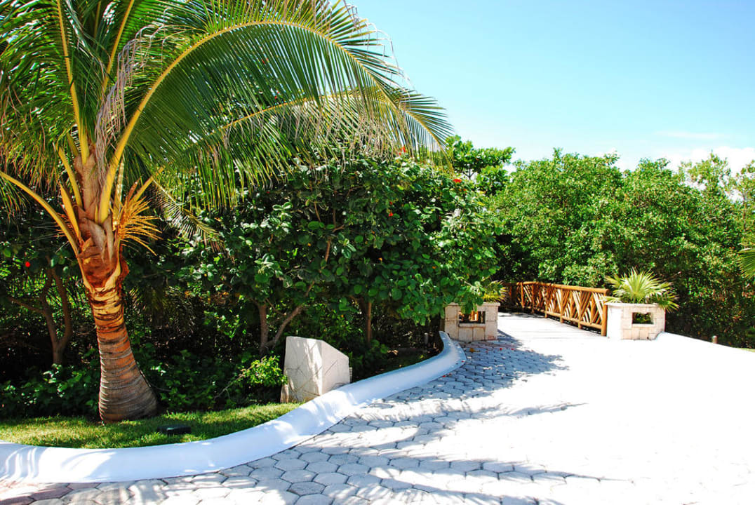 Brücke zwischen Garten und Pool Catalonia Royal Tulum Beach & Spa Resort - Adults only