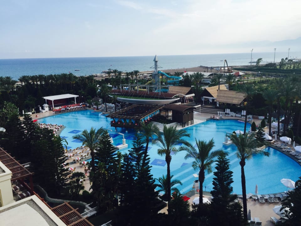 Blick auf Pool und Meer Hotel Delphin Diva