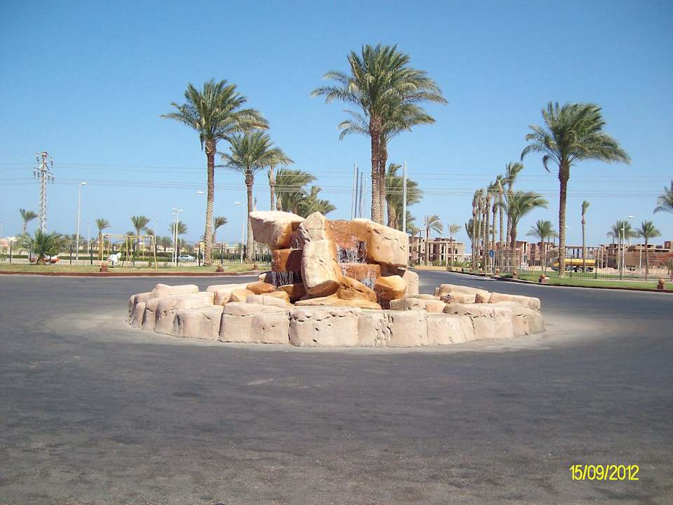 Brunnen vor dem Eingang Pickalbatros Alf Leila Wa Leila Resort - Neverland Hurghada