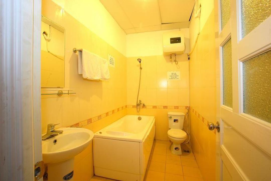 Pool facilities Hotel Hanoi Lucky III