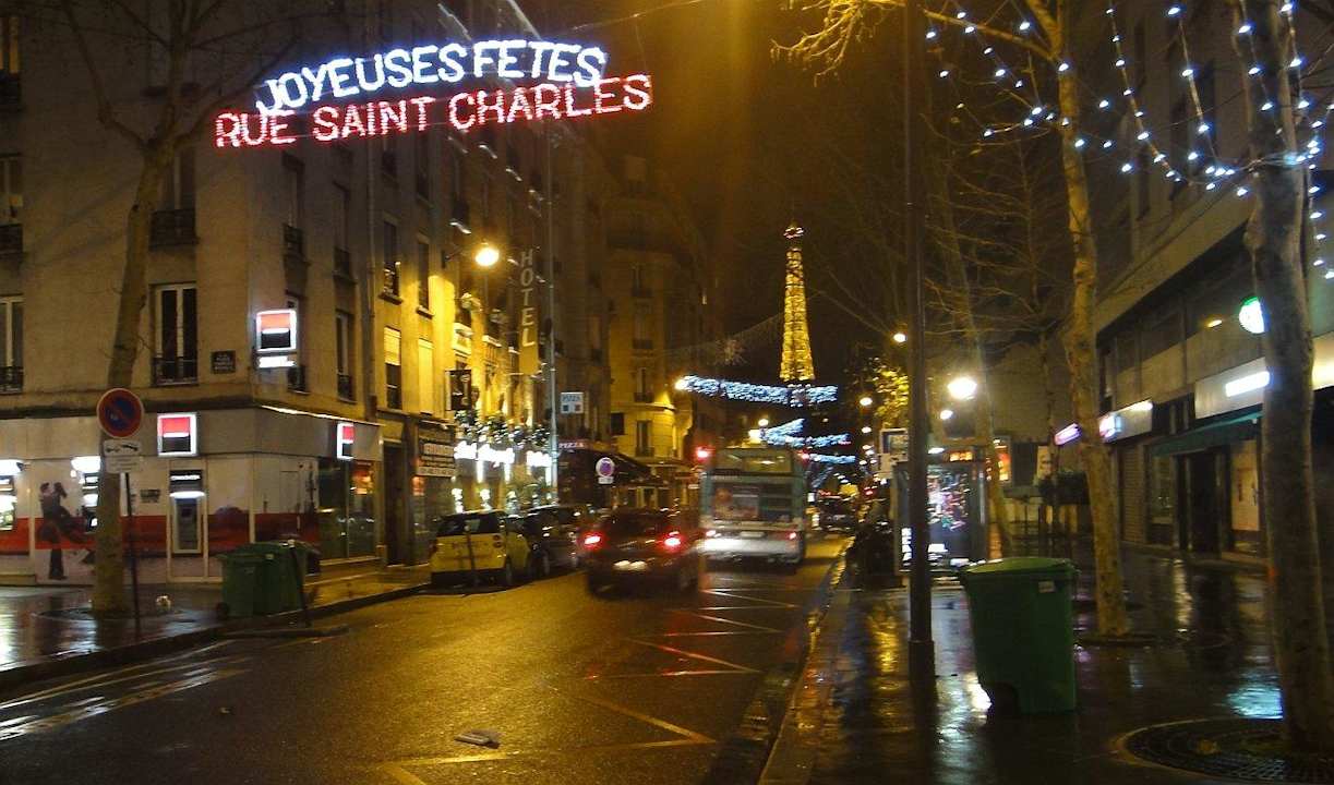 Strassenansicht Richtung Eiffelturm  Hotel Beaugrenelle Saint-Charles