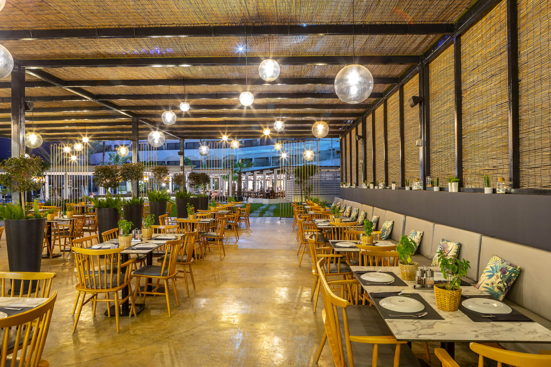 Gastro Crystal Springs Beach Hotel