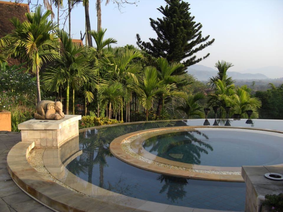 Poolbereich Anantara Golden Triangle Elephant Camp & Resort