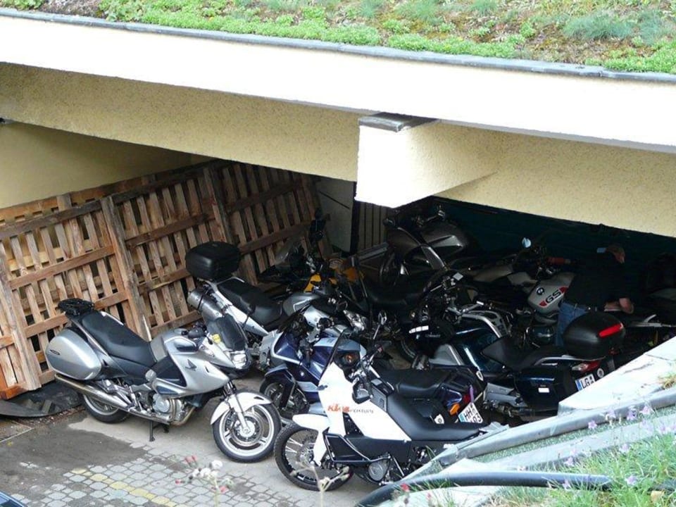 Unterstellmöglichkeit für Motorräder Centrum Rehabilitacji Rolników Krus