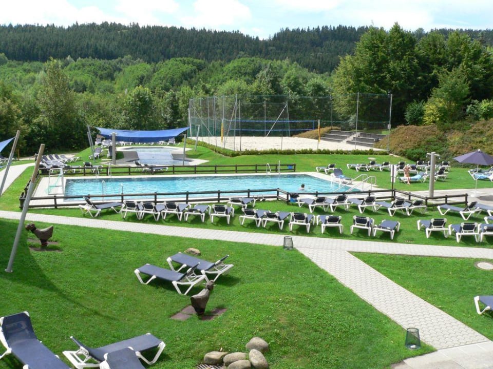 Pool, Beachvolleyball und Liegewiesen Aldiana Club Ampflwang