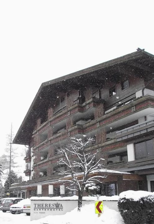 Hotel bei Schneefall Familien- & Gartenhotel Theresia