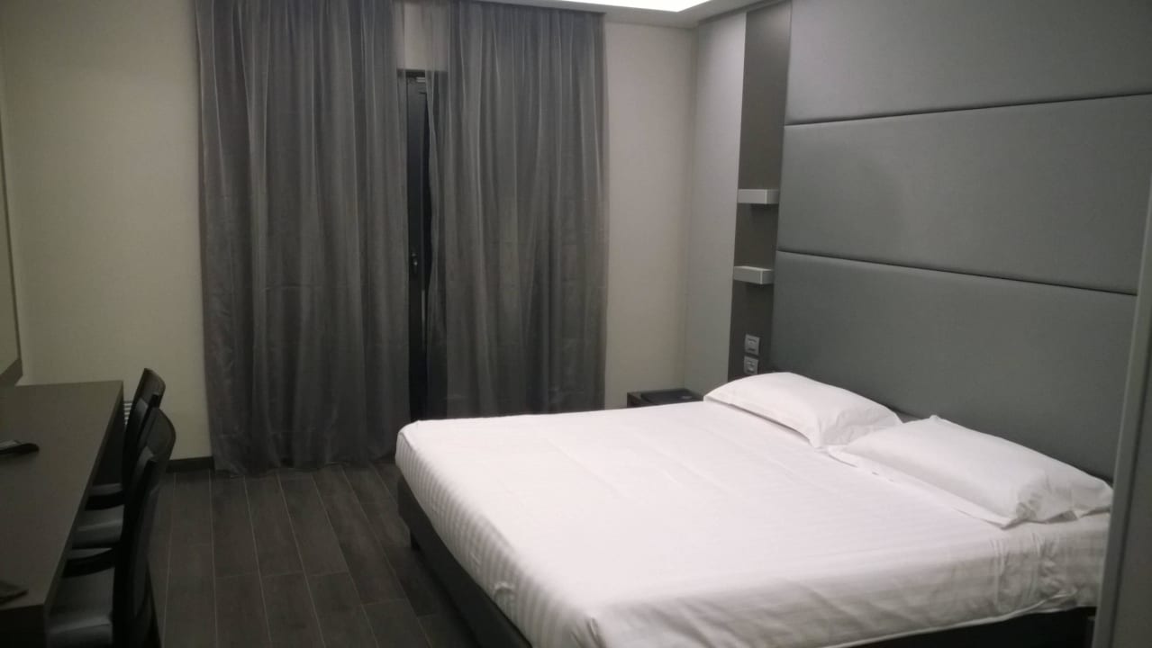 Gutes Bett,  ordentliche Einrichtung Albergo Dei Laghi