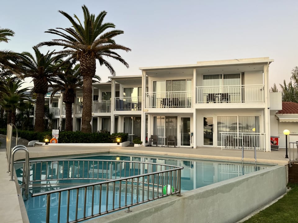 Pool HARPIN Happy Days Beach Hotel